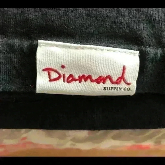 Men diamond t-shirt size medium. - Picture 4 of 4